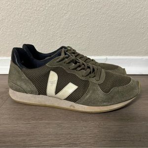 Veja Holiday Low Top Sneakers Shoes Green Khaki used size 11
